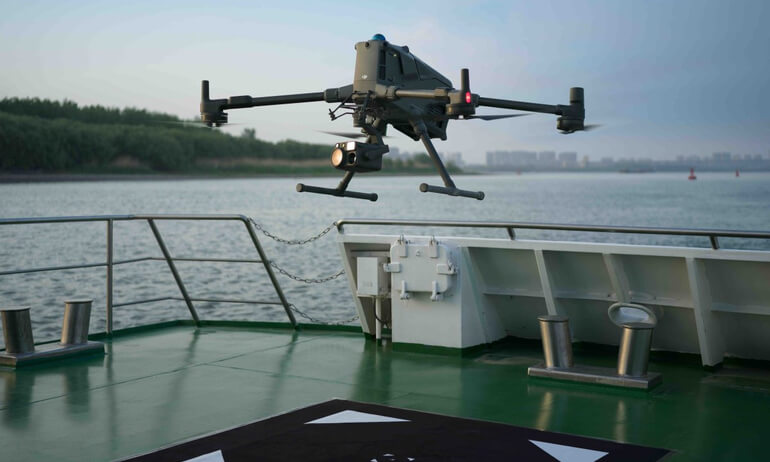 DJI Matrice 400 | Vessel Takeoff & Landing