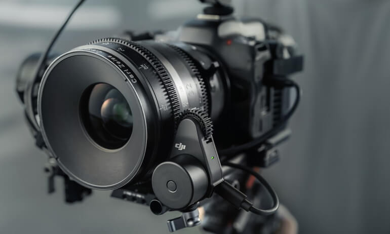 DJI RS 4 | Installation et utilisation du moteur de mise au point DJI