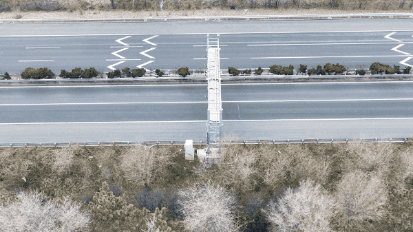 無人機(jī)長焦鏡頭巡查龍門架