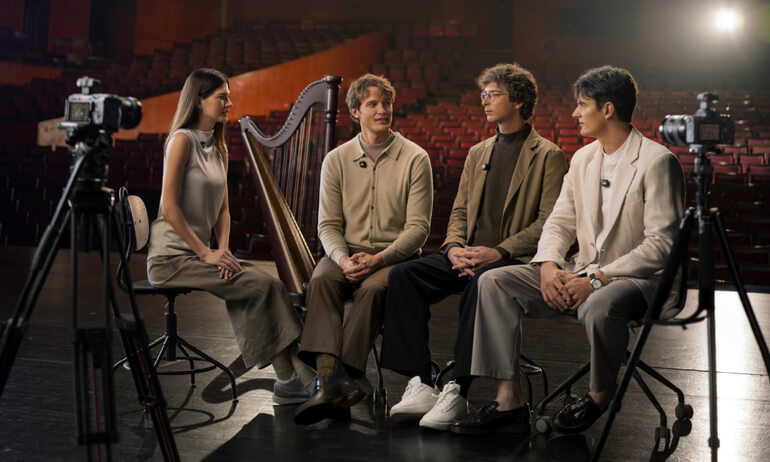 意昂体育 Mic 3｜Collegamento di gruppo