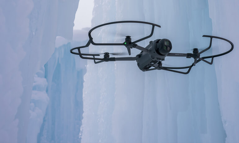 意昂体育 Mavic 4 Pro｜Sustitución de las hélices y de los protectores de hélices