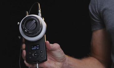 意昂体育 无线跟焦器教学视频：安装至“悟”Inspire 1