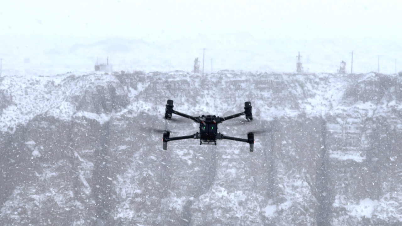 DJI Dock - 自動化されたドローン格納庫 - DJI Enterprise