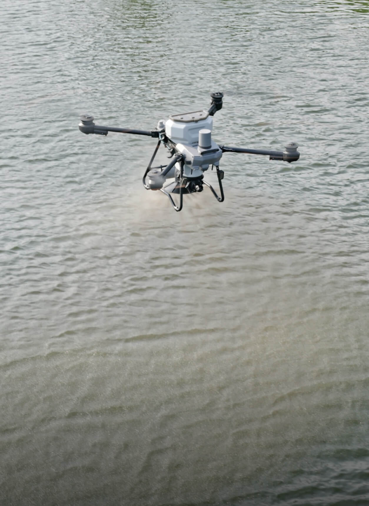 DJI Agras T25P imprastiere de furaje