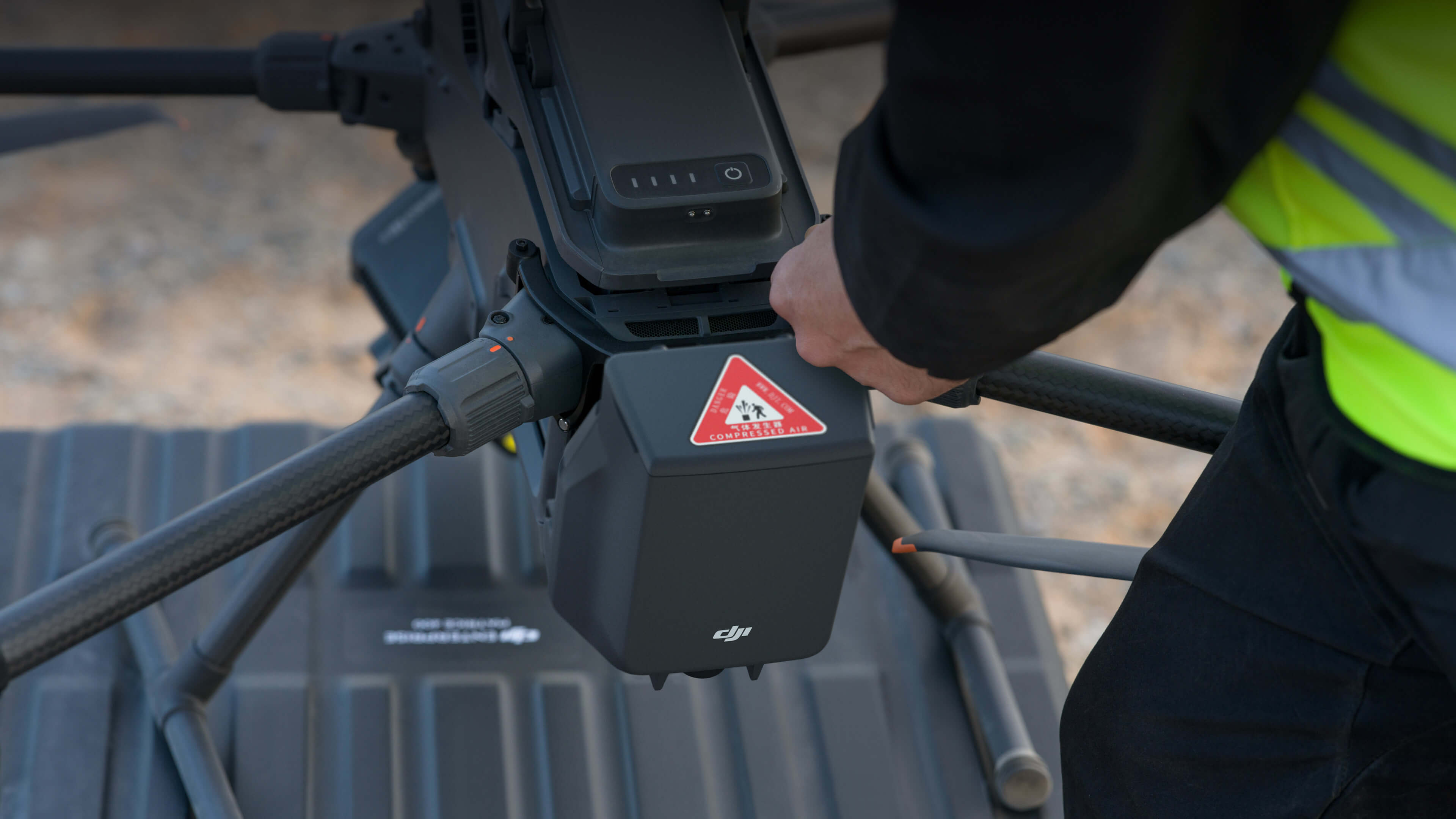 DJI AP100 · Gövdeye uyumlu. Taşımaya hazır.