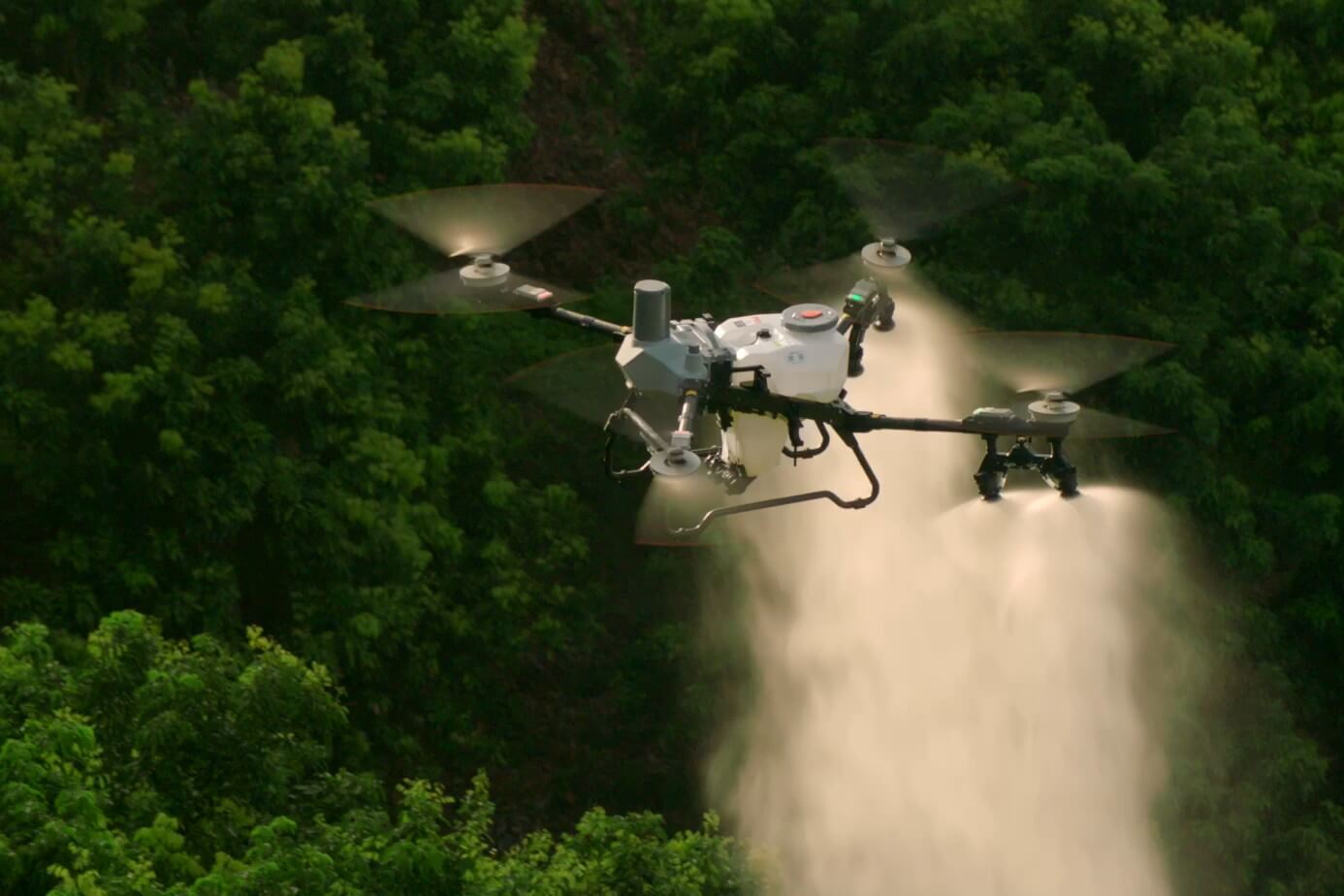 DJI AGRAS T55 siguiendo el relieve del terreno