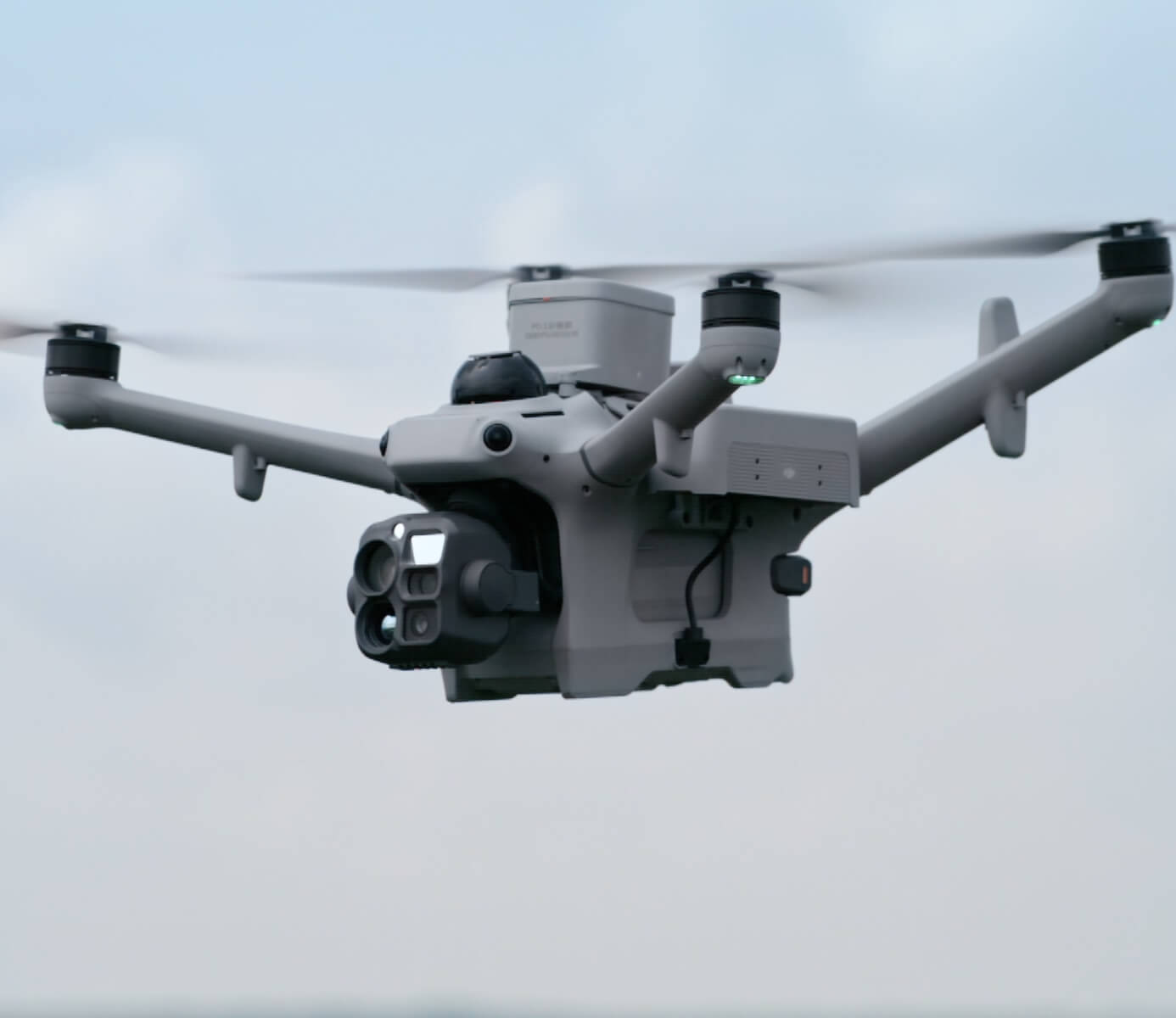 飛行するDJI Matrice 5TD