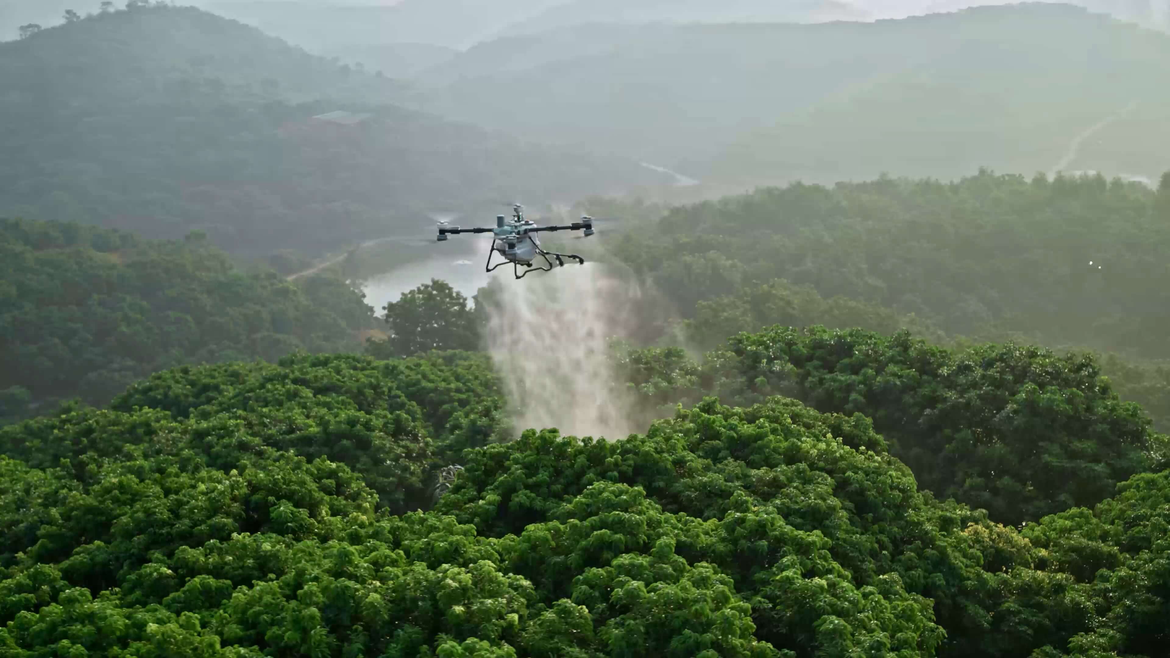 DJI AGRAS T100 · Tarladan meyve bahçesine.