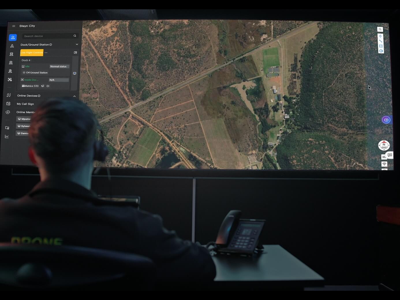 DJI FlightHub 2で遠隔運用するオペレーター