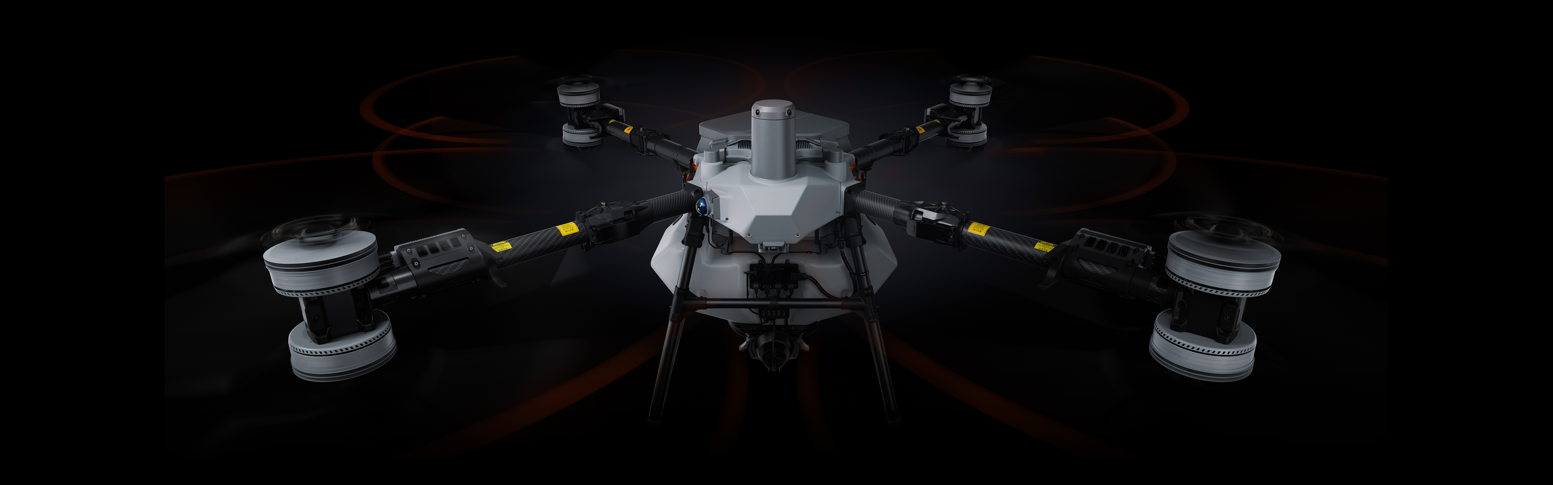 Drona agricola DJI T100 in misiune de imprastiere granule