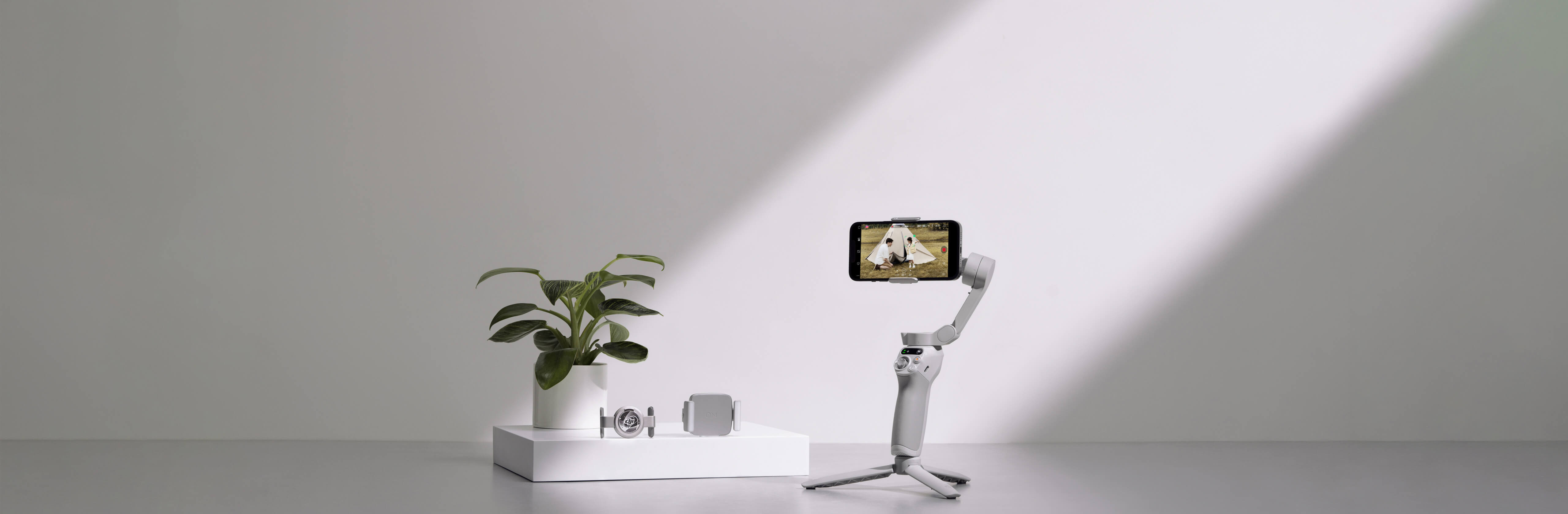 【超美品】DJI OSMO MOBILE SE Amazon.com: DJI Osmo Mobile SE, 3-Axis Phone Gimbal