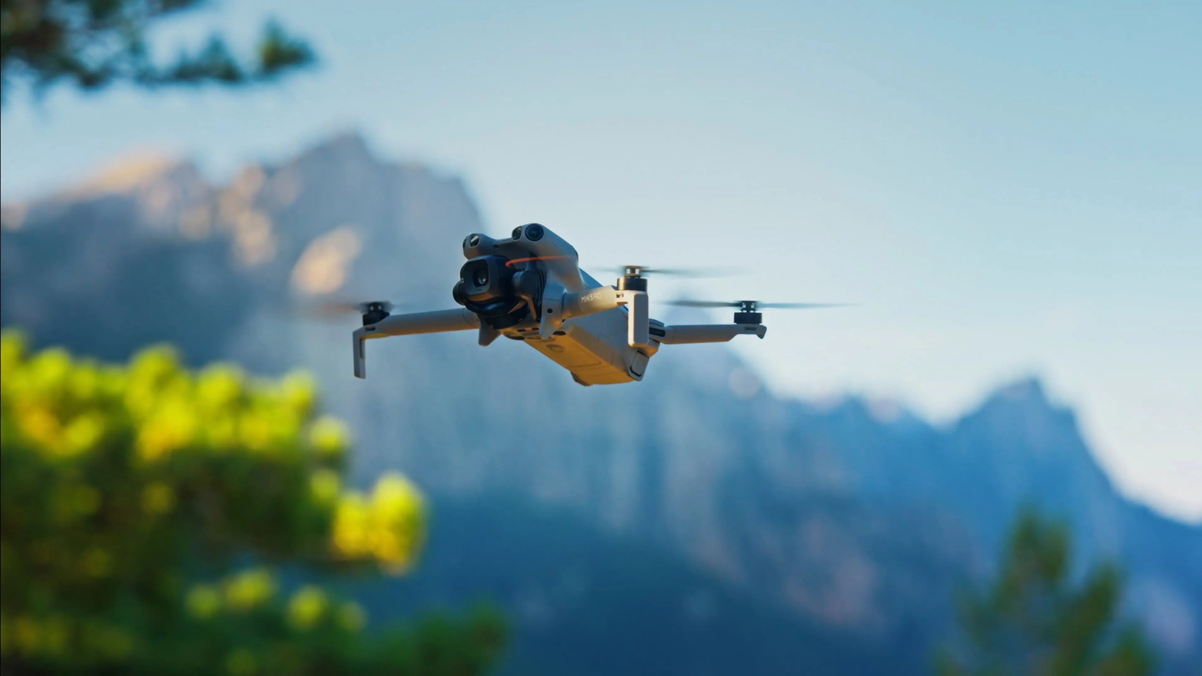 רחפן Mini 5 Pro Fly More Combo Plus מבית DJI