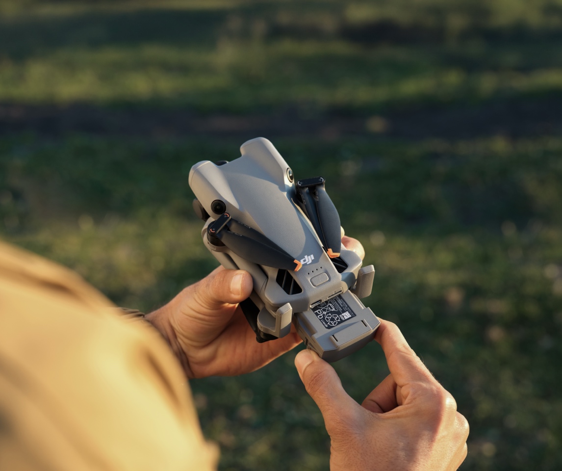 DJI Mini 5 Pro Fly More Combo Plus (DJI RC 2) - góc nhìn thực tế